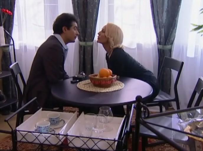 Farkhad Makhmudov and Marina Kudelinskaya in Proklyatyy ray-2 (2008)