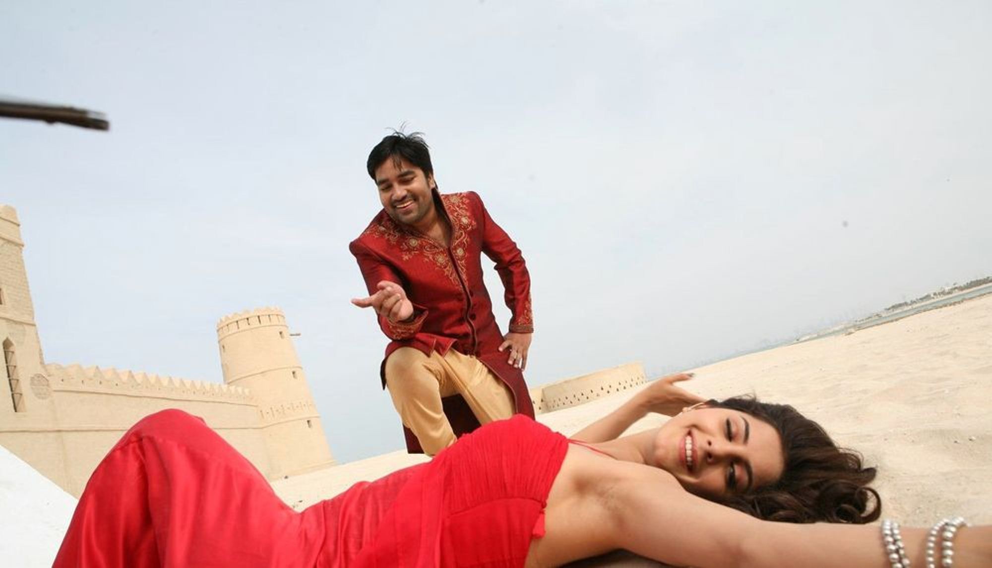 Isha Talwar and Shiva in Thillu Mullu (2013)