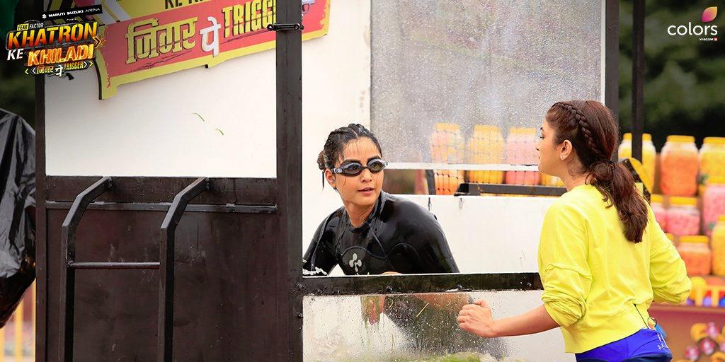 Jasmin Bhasin and Ridhima Pandit in Fear Factor: Khatron Ke Khiladi (2008)