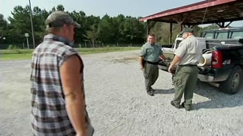 Only In America With Larry The Cable Guy: Larry Gits A Gator