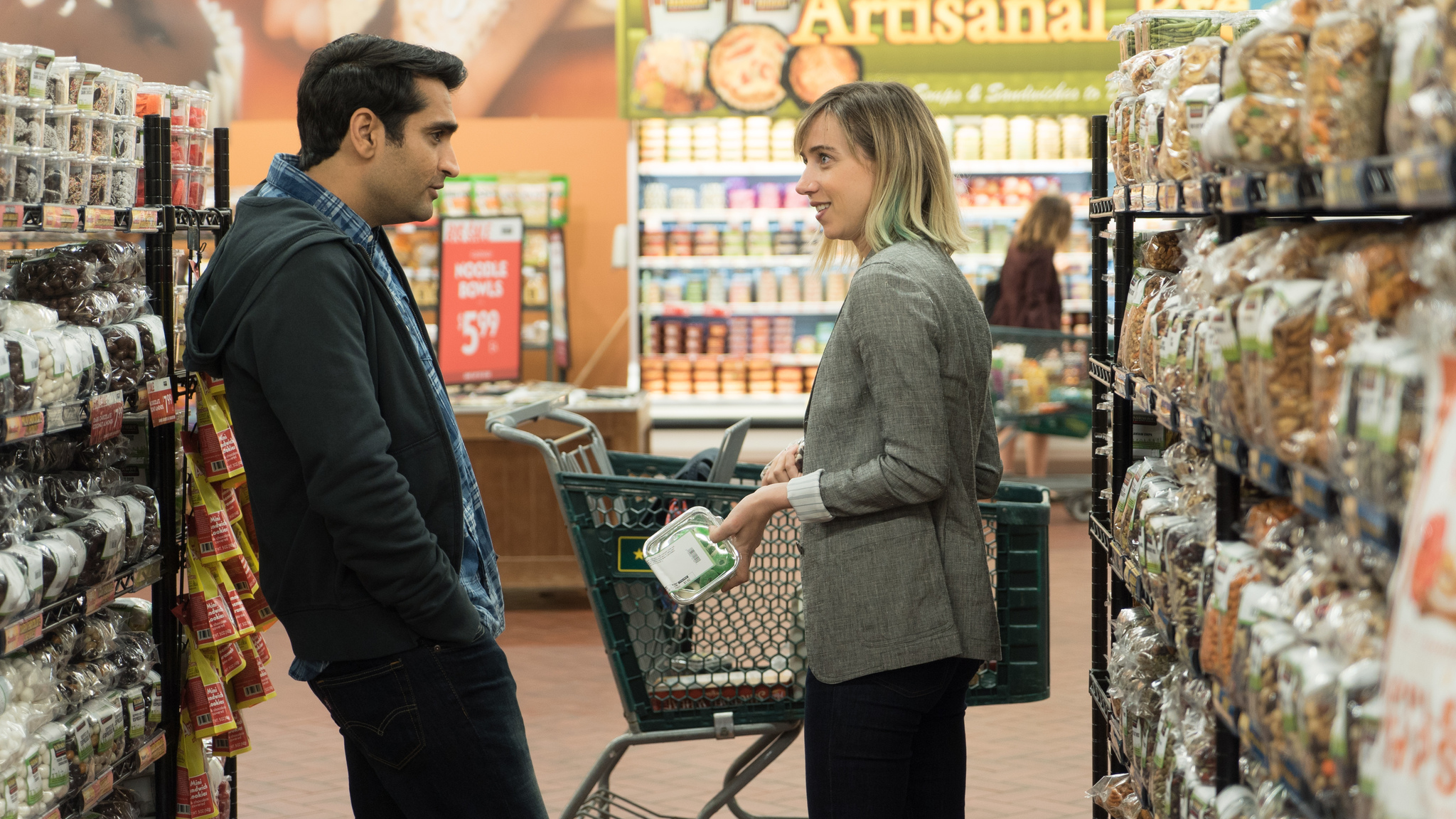 Zoe Kazan and Kumail Nanjiani in The Big Sick (2017)