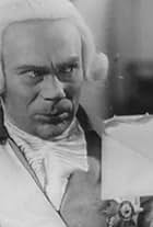 Mikhail Yanshin in The Czar Wants to Sleep (1934)