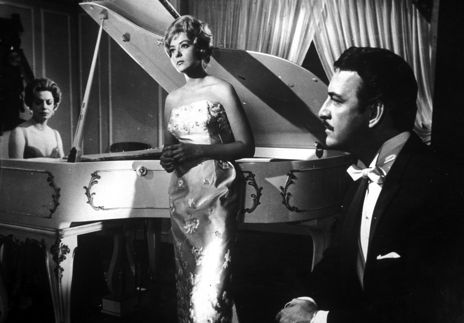 César del Campo, Patricia de Morelos, and Silvia Pinal in The Exterminating Angel (1962)