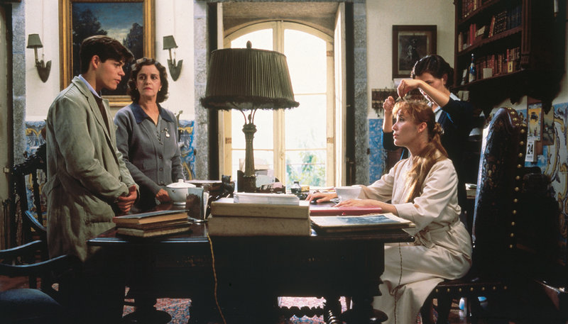 Verónica Forqué, Chus Lampreave, and Jorge Sanz in El año de las luces (1986)