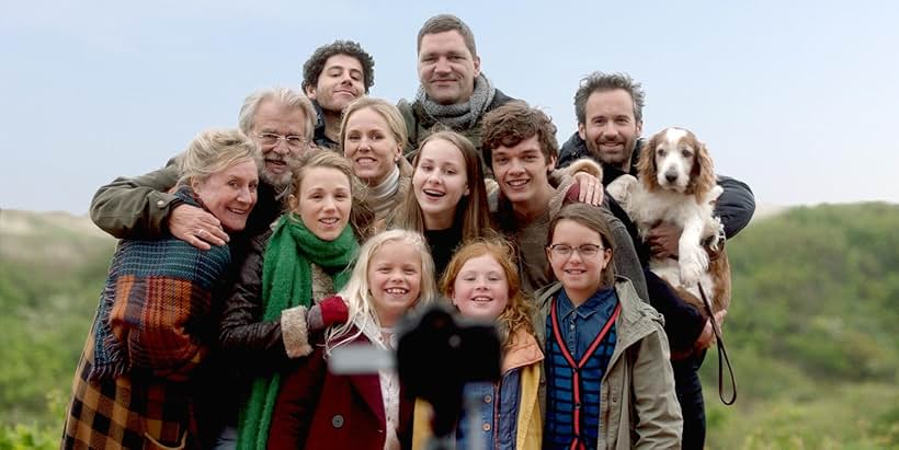 Jeroen Krabbé, Theo Maassen, Beppie Melissen, Hadewych Minis, Jelka van Houten, Majd Mardo, Guy Clemens, Sanne-Samina Hanssen, Aiko Beemsterboer, Bas Keizer, and Rebecca de Nooijer in Shit Happens (2019)