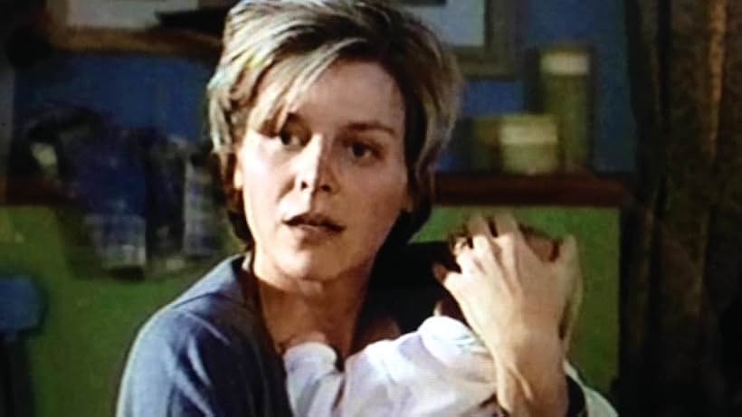 Elizabeth Morehead in Quints (2000)