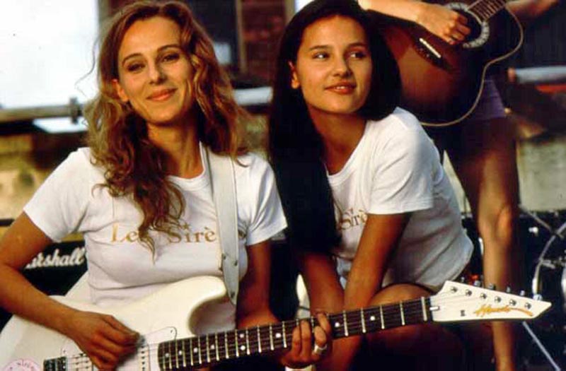 Virginie Ledoyen and Maïdi Roth in Héroïnes (1997)