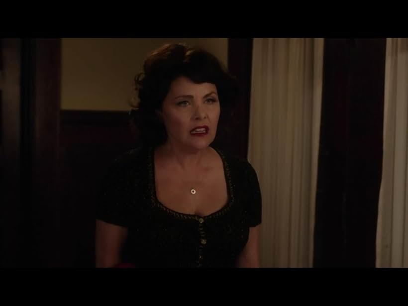 Sherilyn Fenn in Twin Peaks (2017)