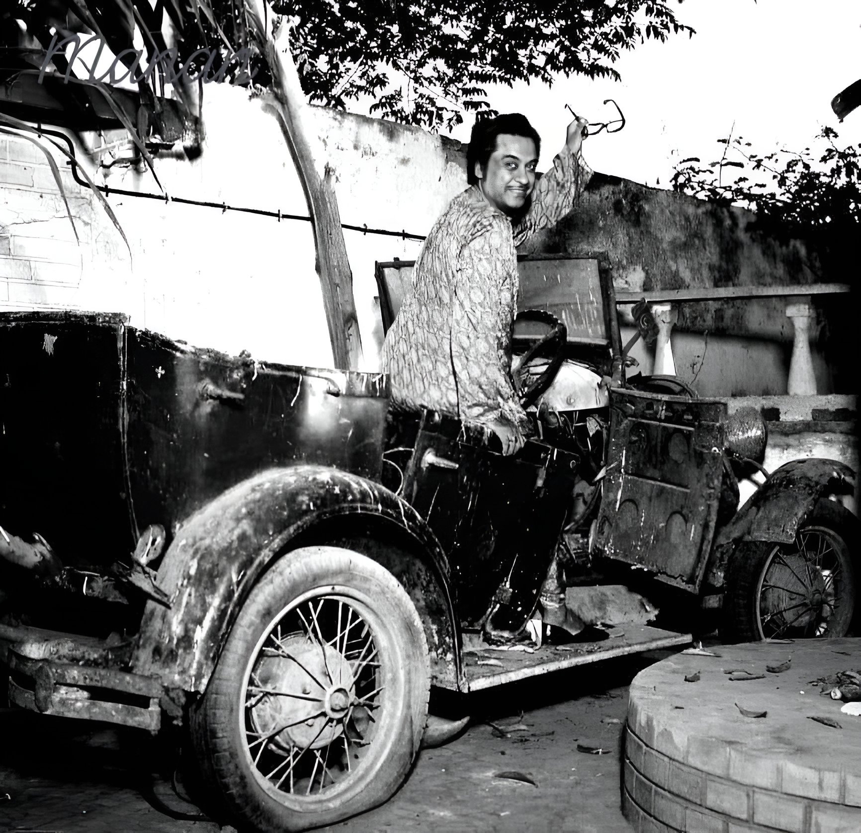 Kishore Kumar in Chalti Ka Naam Gaadi (1958)