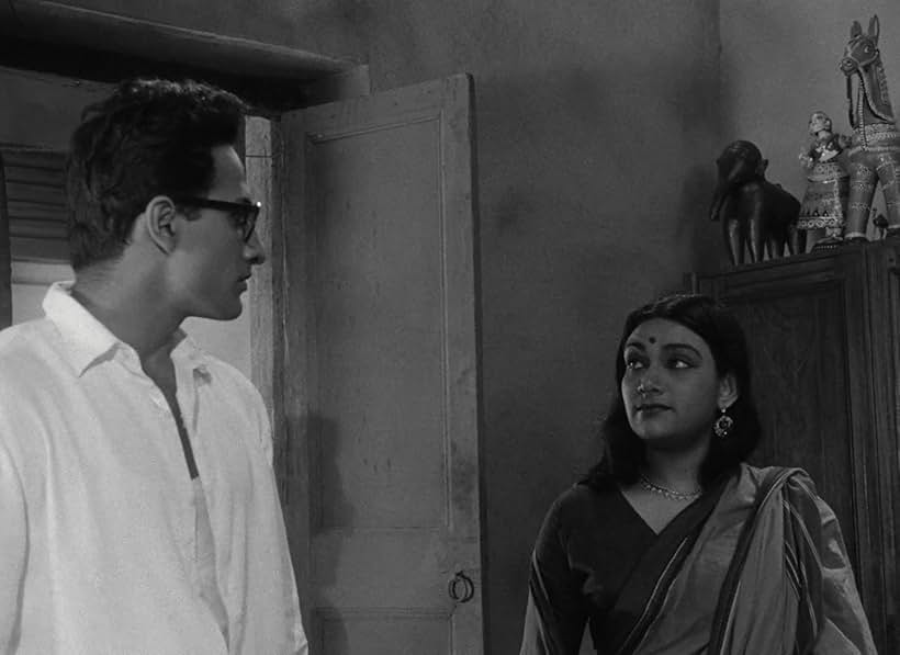 Gita Ghatak and Niranjan Ray in The Cloud-Capped Star (1960)