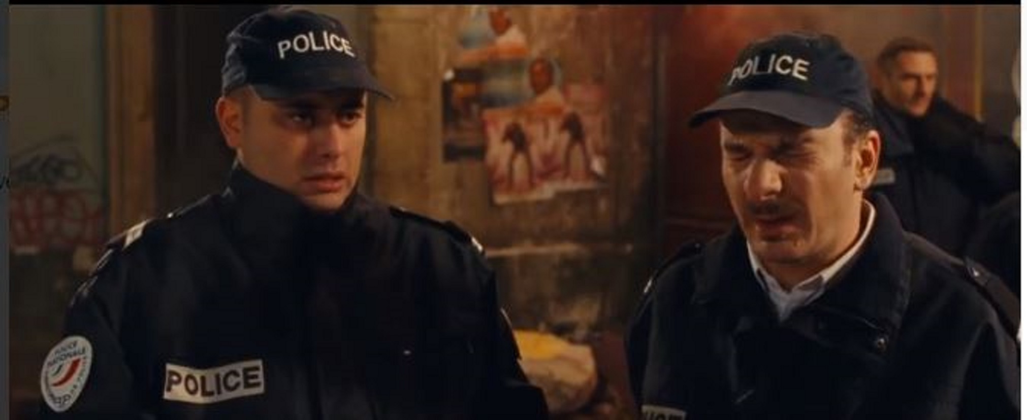 Michaël Youn and Jérôme Commandeur in De l'huile sur le feu (2011)