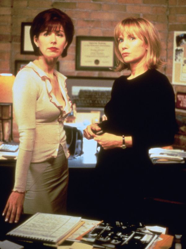 Rebecca De Mornay and Dana Delany in The Right Temptation (2000)