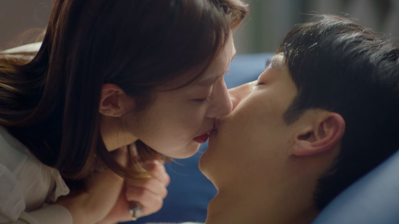 Lee Je-hoon and Chae Soo-bin in Where Stars Land (2018)