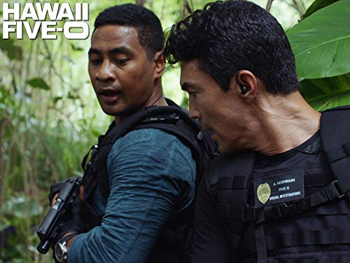 Ian Anthony Dale and Beulah Koale in Ne'e aku, ne'e mai ke one o Punahoa (2019)