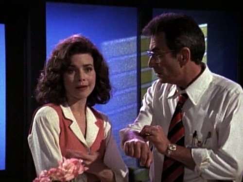 Mitzi Kapture and Charlie Brill in Silk Stalkings (1991)