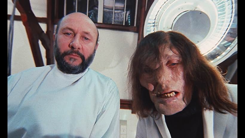 Donald Pleasence and Tom Baker in The Mutations (1974)