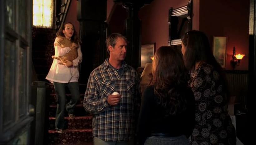 Jennifer Love Hewitt, Alan Ruck, Camryn Manheim, and Kay Panabaker in Ghost Whisperer (2005)