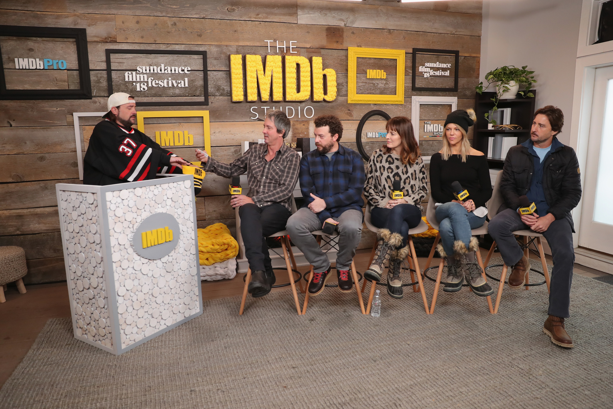 Kevin Smith, Luke Wilson, Kaitlin Olson, Jonathan Watson, Danny McBride, and Rosemarie DeWitt at an event for Arizona (2018)