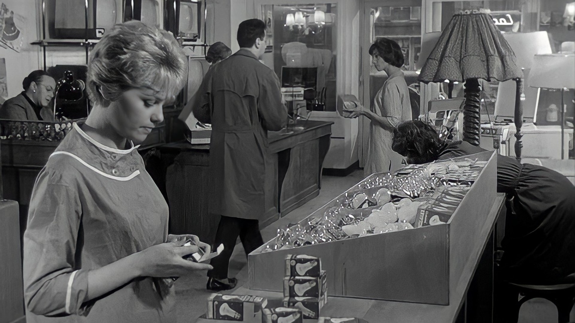 Stéphane Audran, Clotilde Joano, Bernadette Lafont, and Lucile Saint-Simon in Les bonnes femmes (1960)