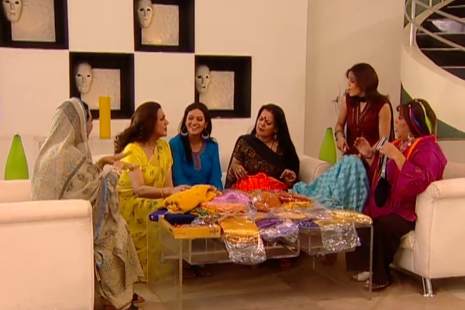 Sushmita Mukherjee, Amrita Singh, and Vidya Sinha in Episode #1.11 (2005)