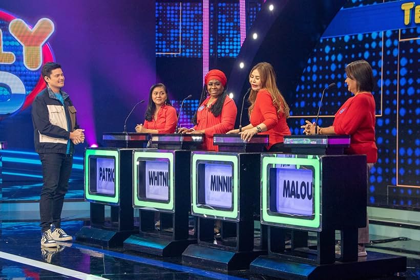 Dingdong Dantes, Malou De Guzman, Whitney Tyson, Minnie Aguilar, and Patricia Ismael in Family Feud Philippines (2022)