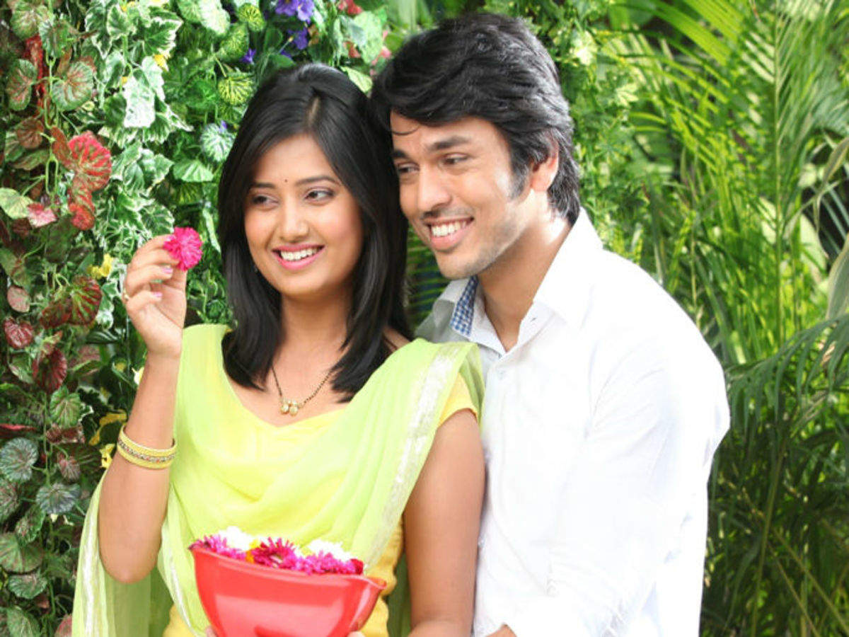 Prajakta Mali and Lalit Prabhakar in Julun Yeti Reshimgaathi (2013)