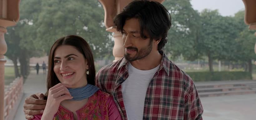 Vidyut Jammwal and Shivaleeka Oberoi in Khuda Haafiz (2020)