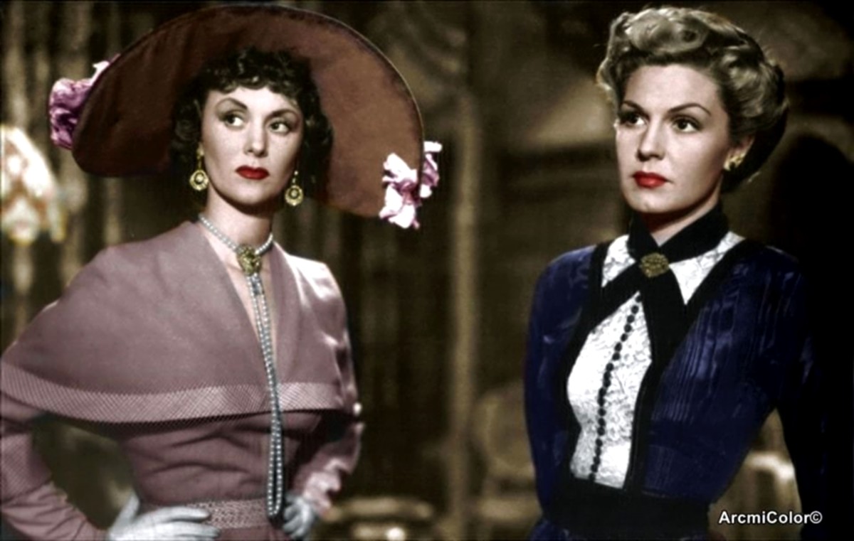 Diana Maggi and Zully Moreno in Nacha Regules (1950)