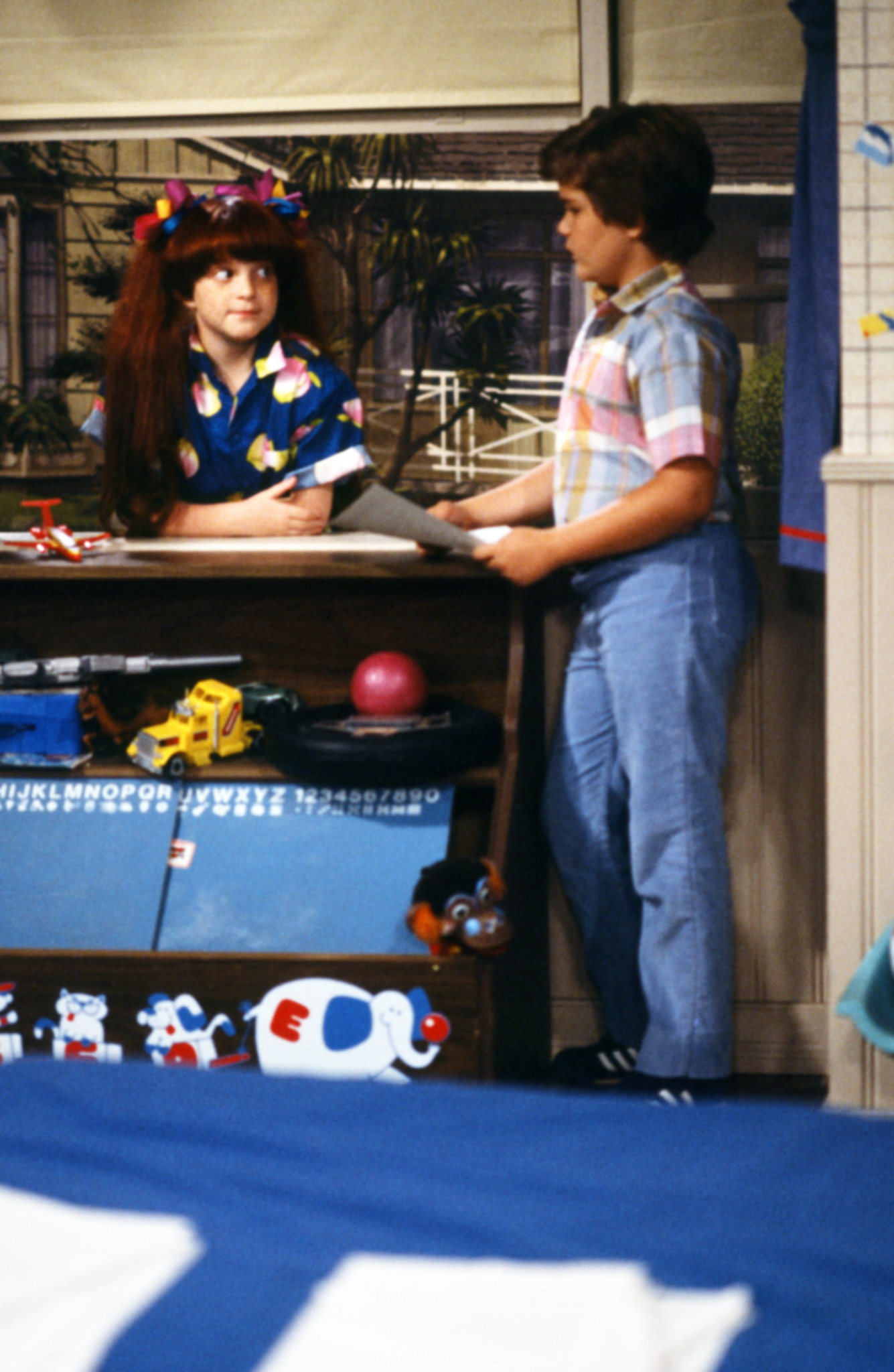 Emily Schulman and Jerry Supiran in Small Wonder (1985)