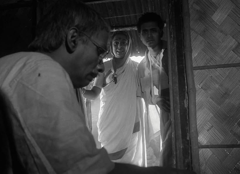 Bijon Bhattacharya, Dwiju Bhawal, and Gita Dey in The Cloud-Capped Star (1960)