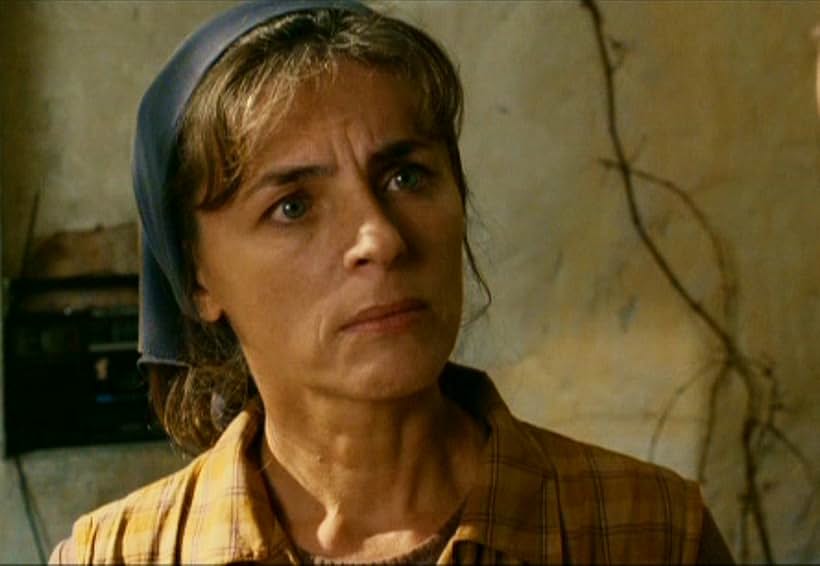 Mira Furlan in Cirkus Columbia (2010)