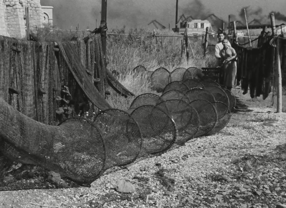 Silvia Monfort and Philippe Noiret in La Pointe Courte (1955)