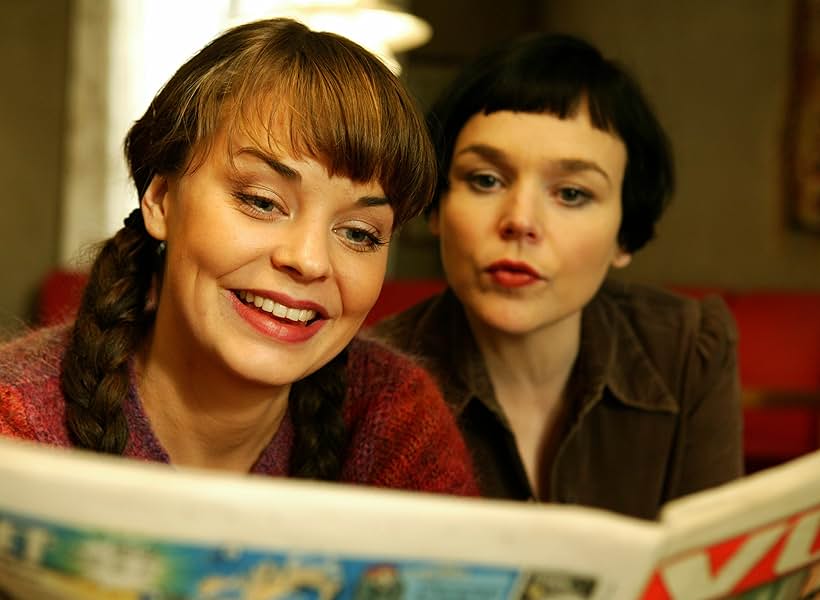 Gjertrud L. Jynge and Agnes Kittelsen in Skolen (2004)