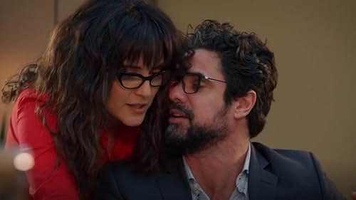 Luciano Castro and Julieta Díaz in Victoria Small (2019)