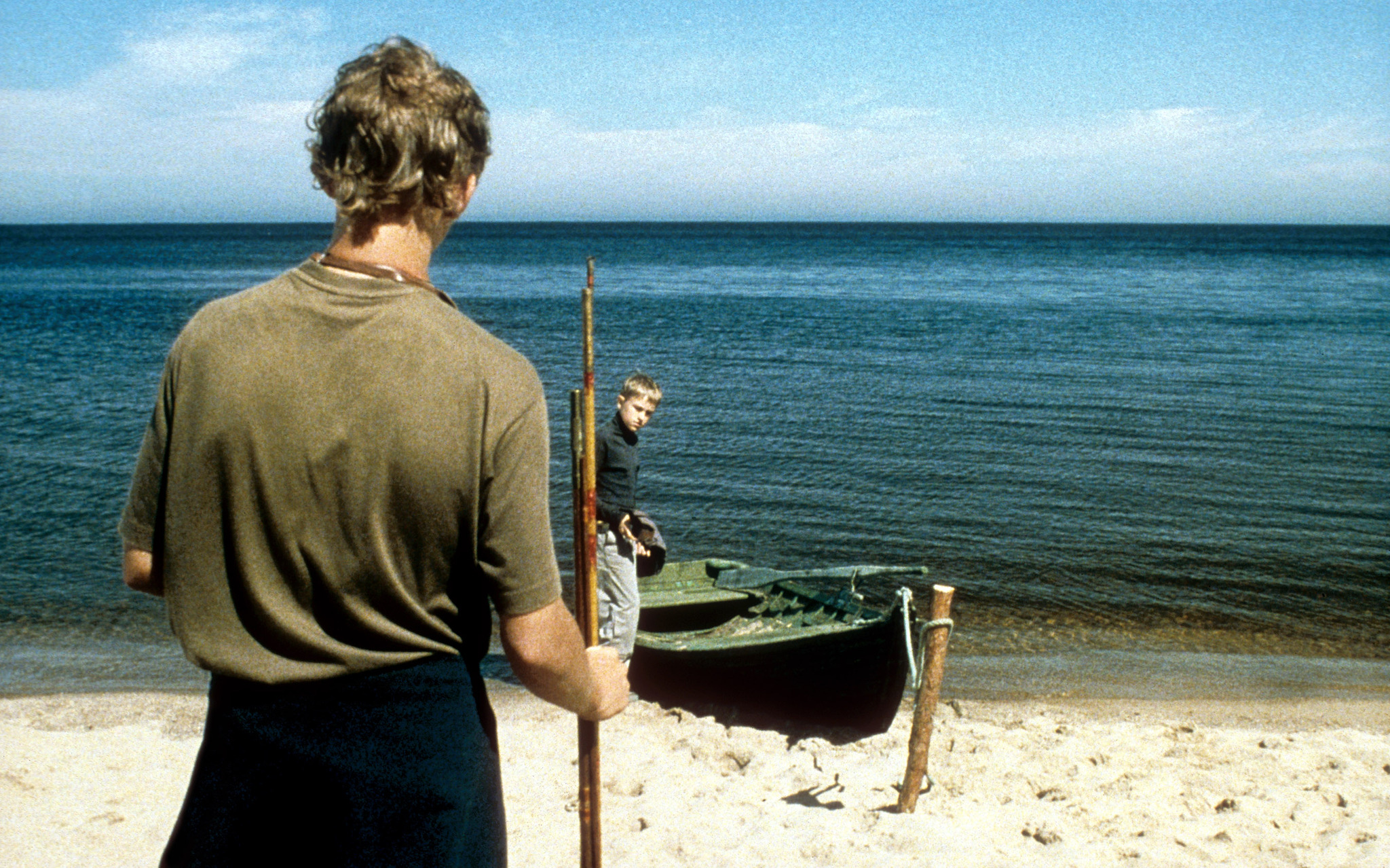 Ivan Dobronravov and Vladimir Garin in The Return (2003)