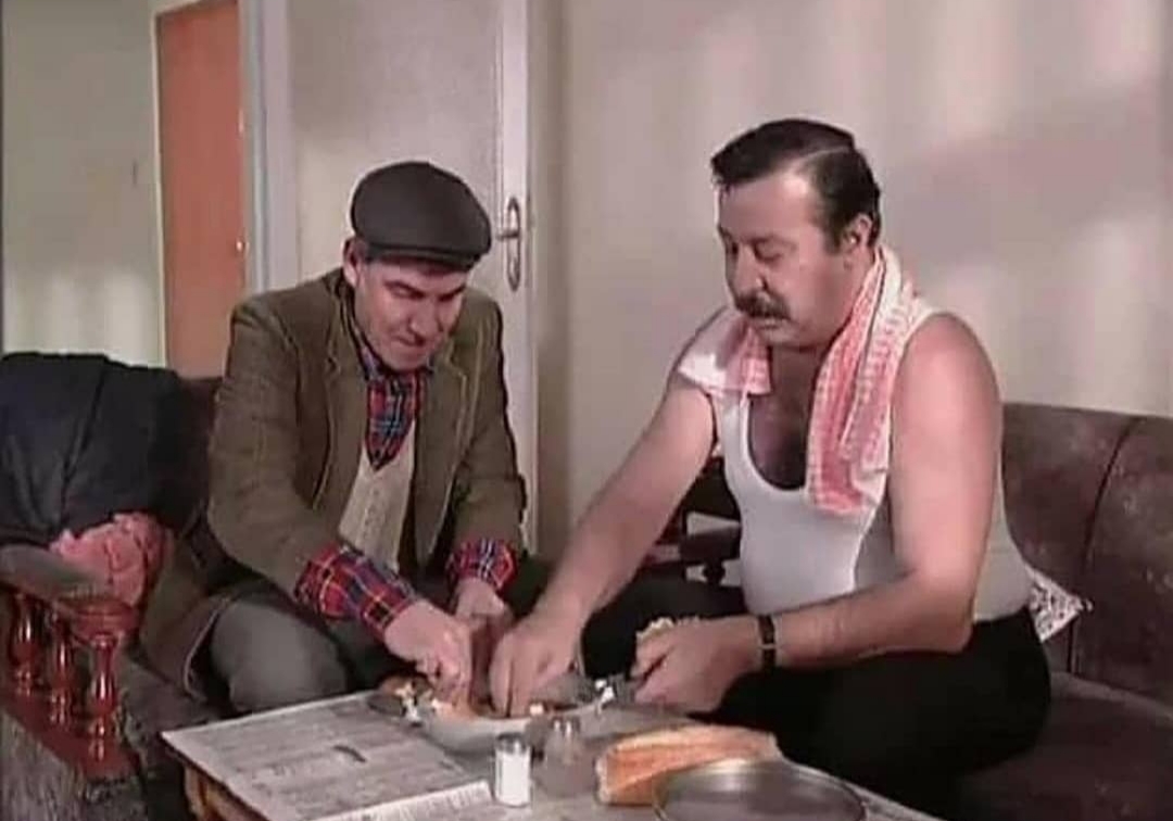 Ercan Yazgan and Aykut Oray in Bizimkiler (1989)