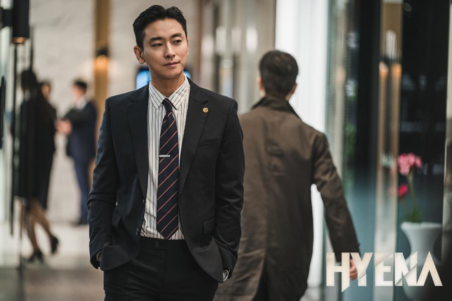 Ju Ji-hoon in Hyena (2020)