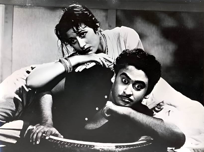 Kishore Kumar and Madhubala in Chalti Ka Naam Gaadi (1958)