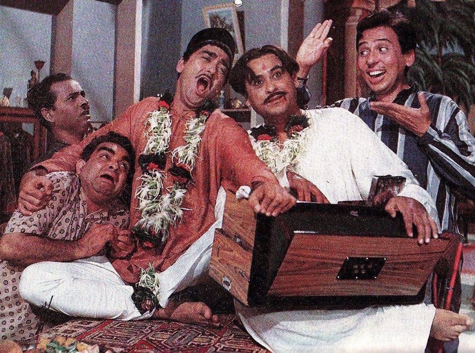 Sunil Dutt, Raj Kishore, Kishore Kumar, Keshto Mukherjee, and Mukri in Padosan (1968)