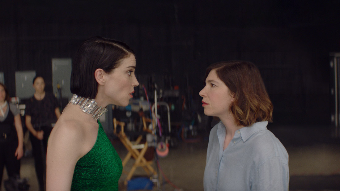 Carrie Brownstein and St. Vincent in The Nowhere Inn (2020)