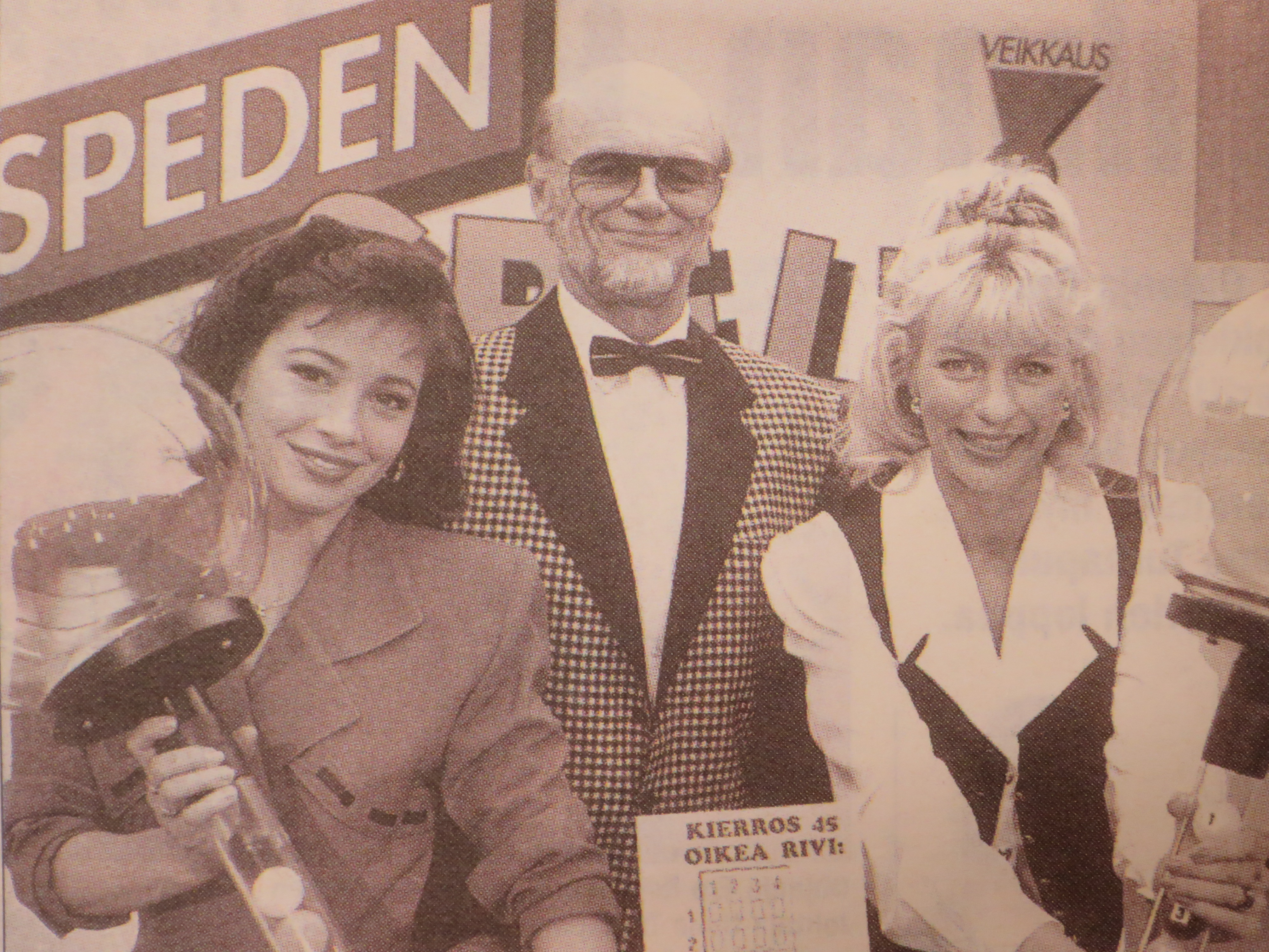 Saija Hakola, Spede Pasanen, and Pirre Pasanen in Speden spelit (1992)