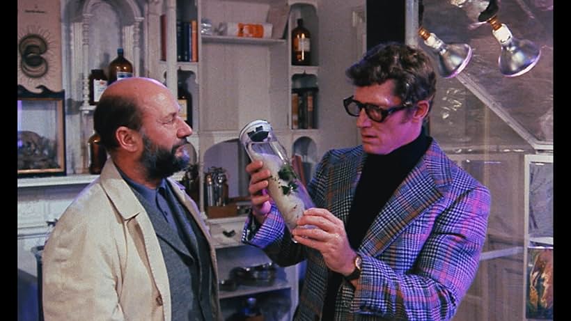 Donald Pleasence and Brad Harris in The Mutations (1974)