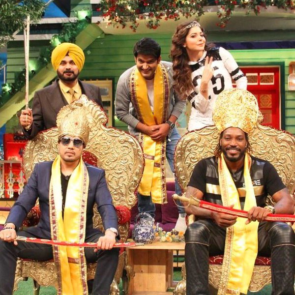 Navjot Singh Sidhu, Mika Singh, Kanika Kapoor, and Kapil Sharma in The Kapil Sharma Show (2016)