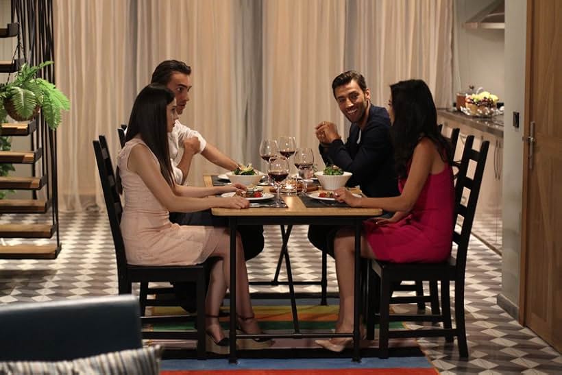 Ulas Tuna Astepe, Funda Bostanlik, Hazal Filiz Küçükköse, and Ceyhun Mengiroglu in Rüya (2017)