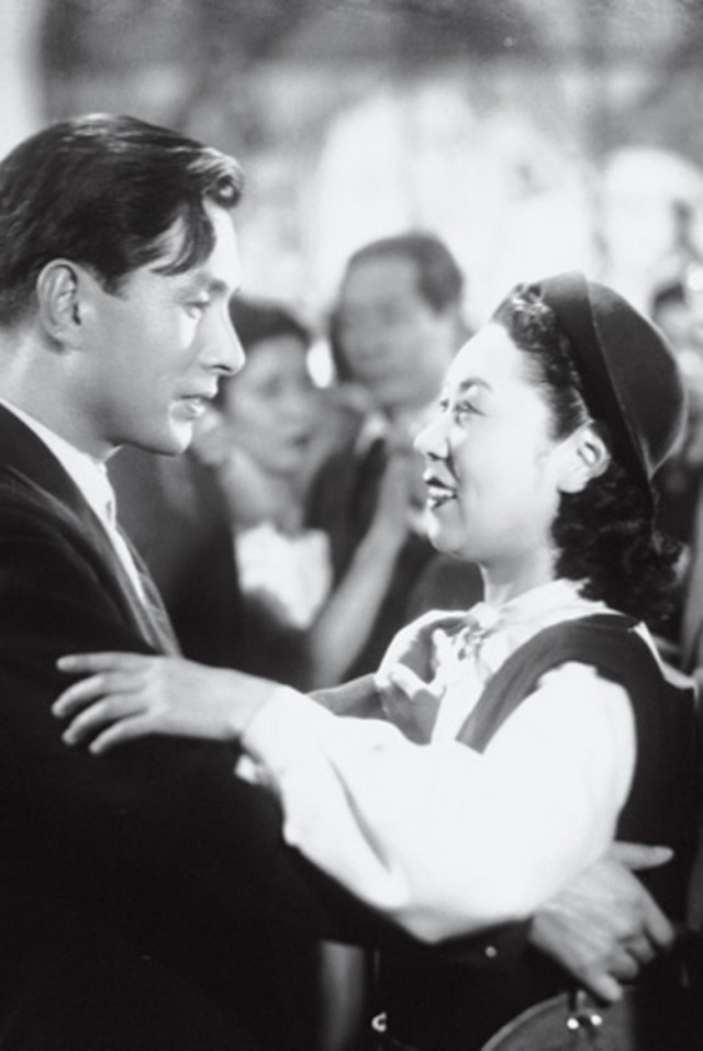 Kinuyo Tanaka and Ken Uehara in Marriage (1947)