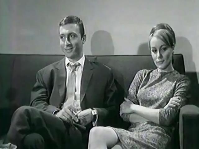 Betty Arvaniti and Hristos Parlas in Ekeinoi pou xeroun n' agapoun (1968)