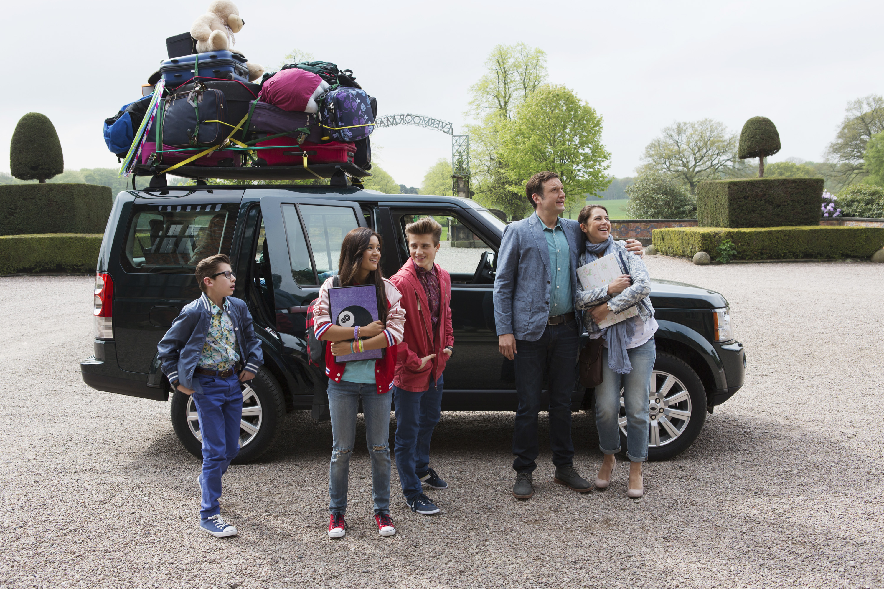 Dan Fredenburgh, Belinda Stewart-Wilson, George Sear, Naomi Sequeira, and Georgie Farmer in Evermoor (2014)