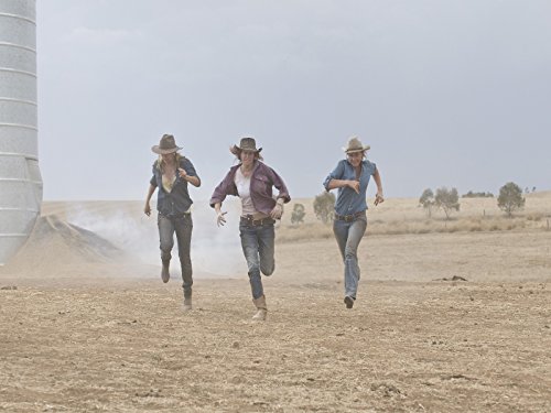 Simmone Mackinnon, Abi Tucker, and Eddie Ritchard in McLeod's Daughters (2001)