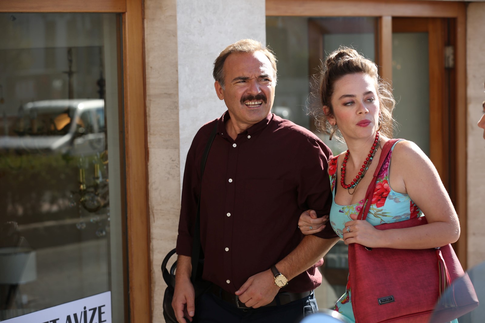 Engin Günaydin and Demet Evgar in Between Family (2017)