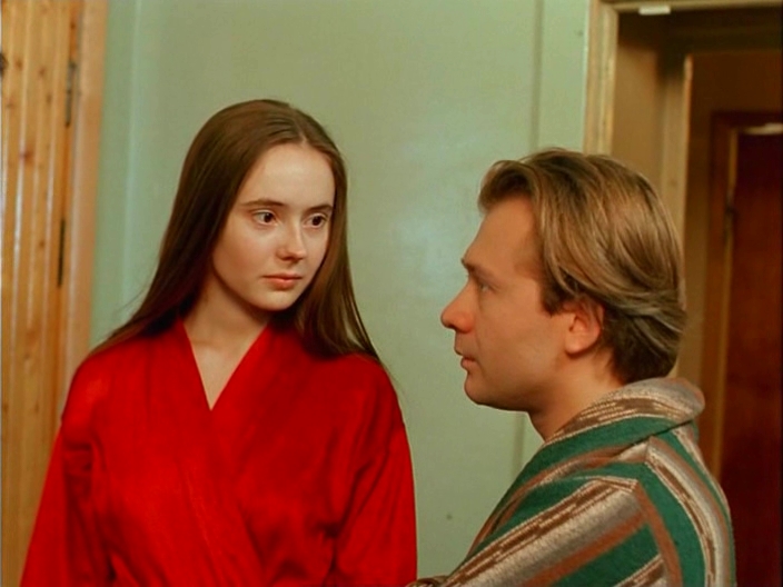 Gennadiy Nazarov and Natalya Rassiyeva in Heads and Tails (1995)